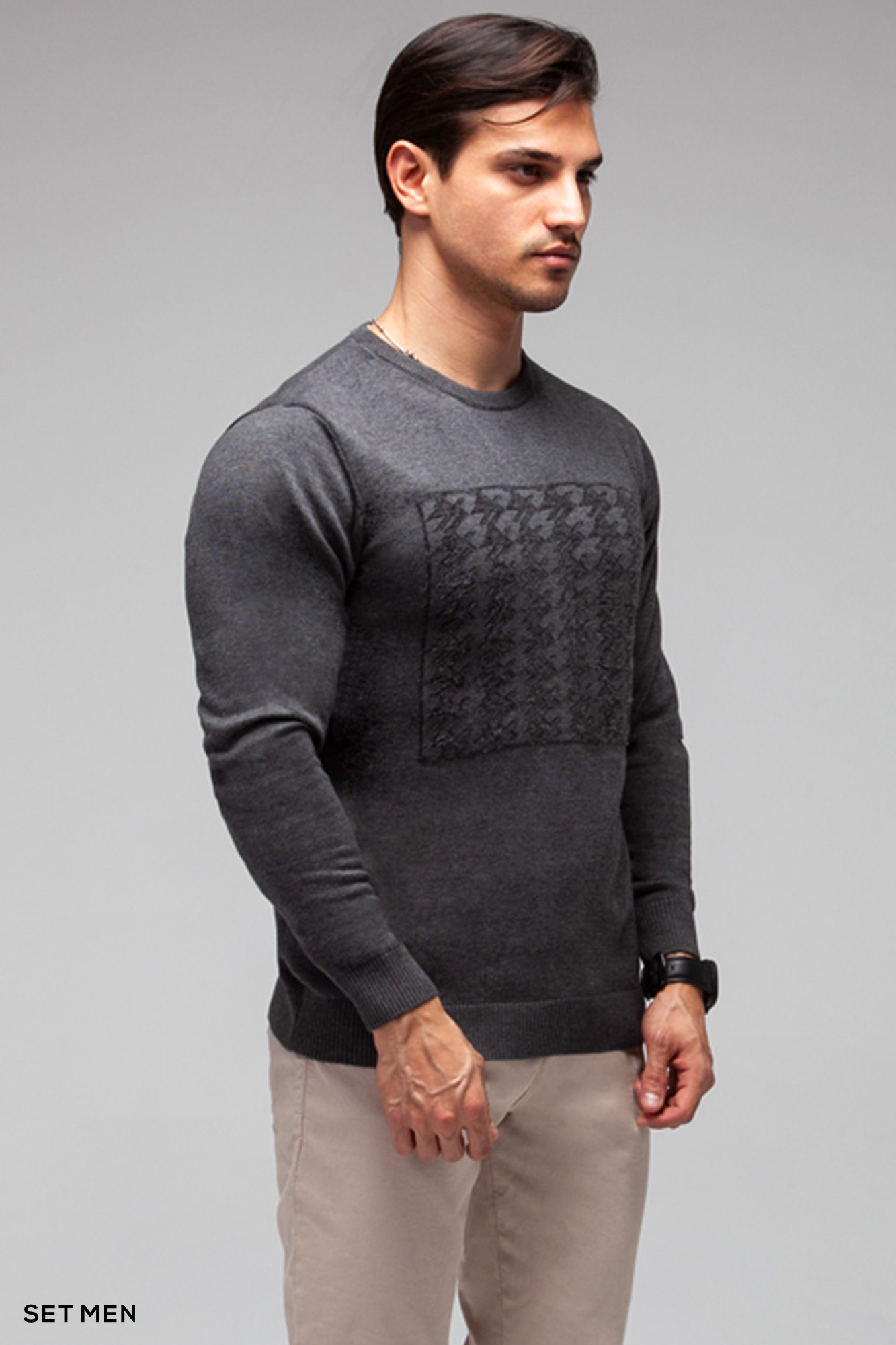 بافت یقه گرد طرحدار