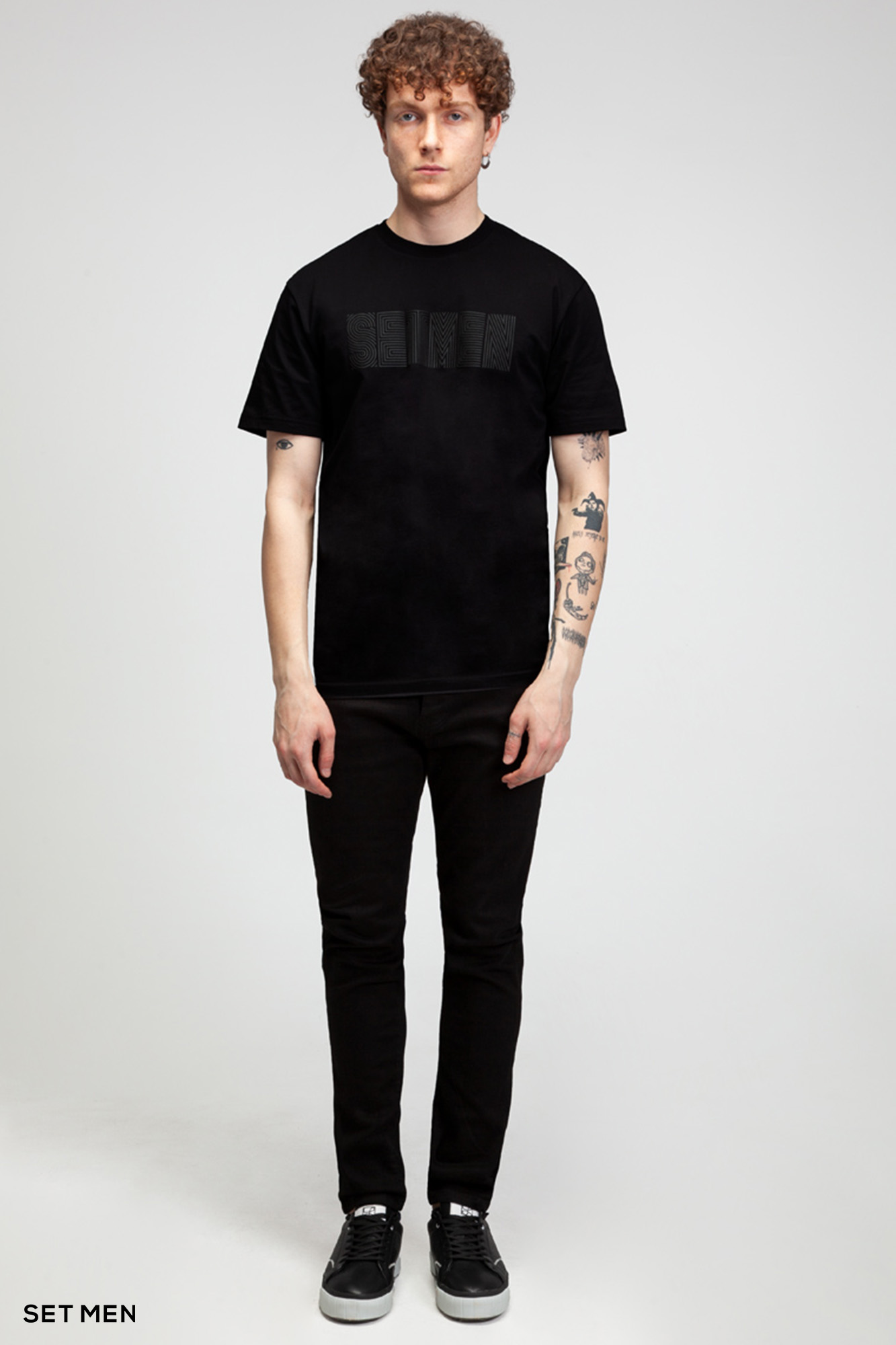 تیشرت یقه گرد مینیمال