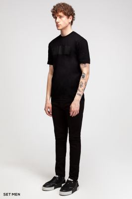 تیشرت یقه گرد مینیمال