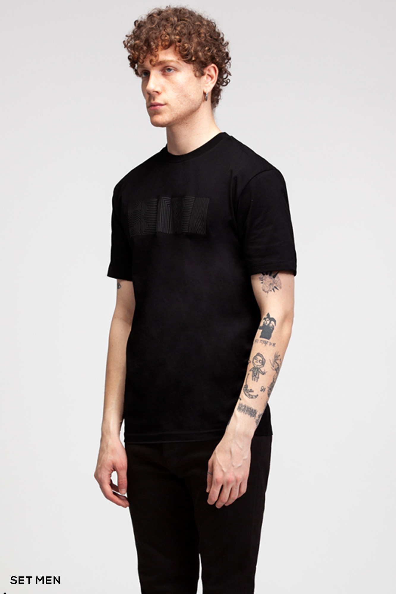 تیشرت یقه گرد مینیمال