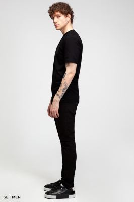 تیشرت یقه گرد مینیمال