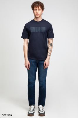 تیشرت یقه گرد مینیمال