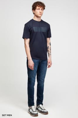 تیشرت یقه گرد مینیمال