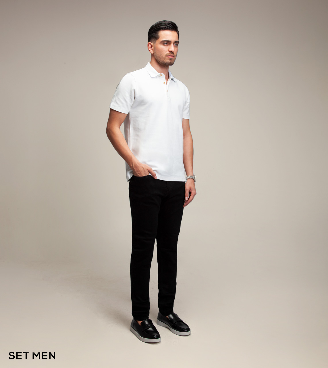 تیشرت یقه دار جناغی