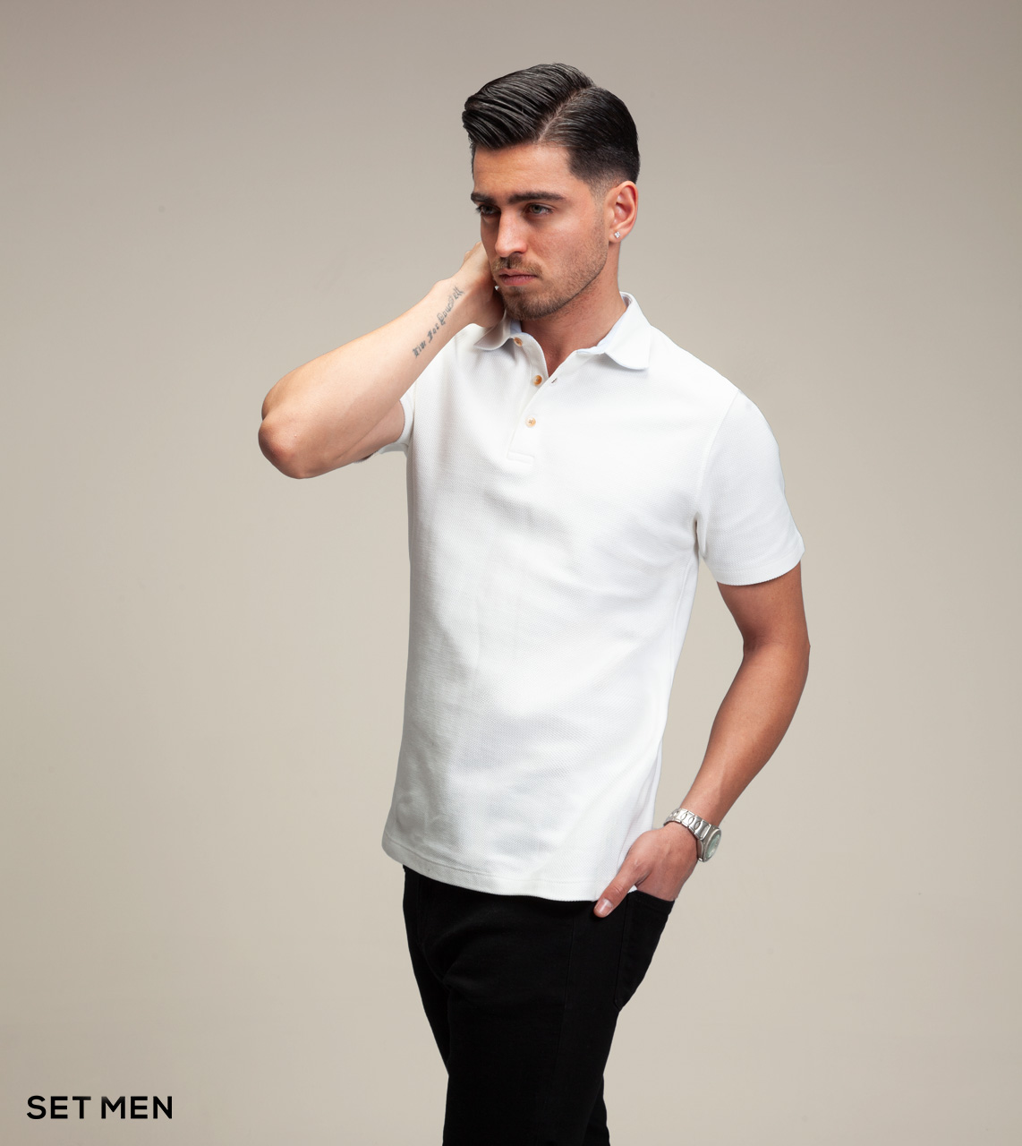 تیشرت یقه دار جناغی