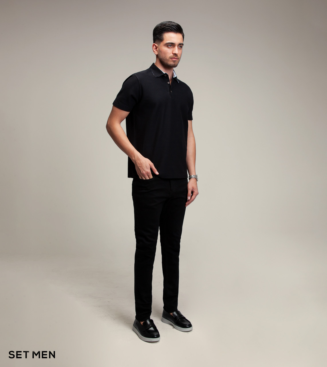 تیشرت یقه دار جناغی