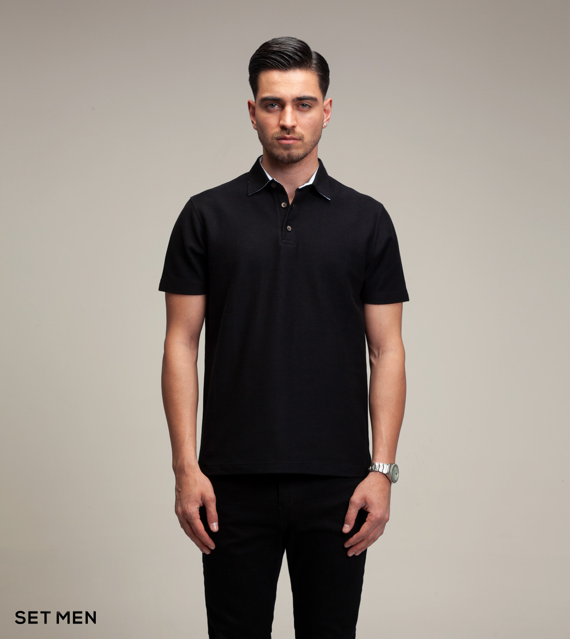 تیشرت یقه دار جناغی