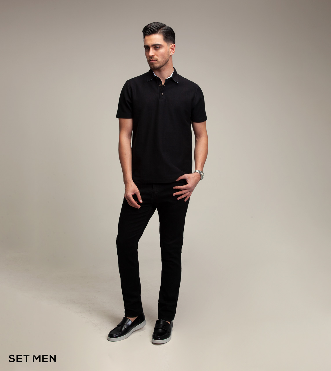 تیشرت یقه دار جناغی