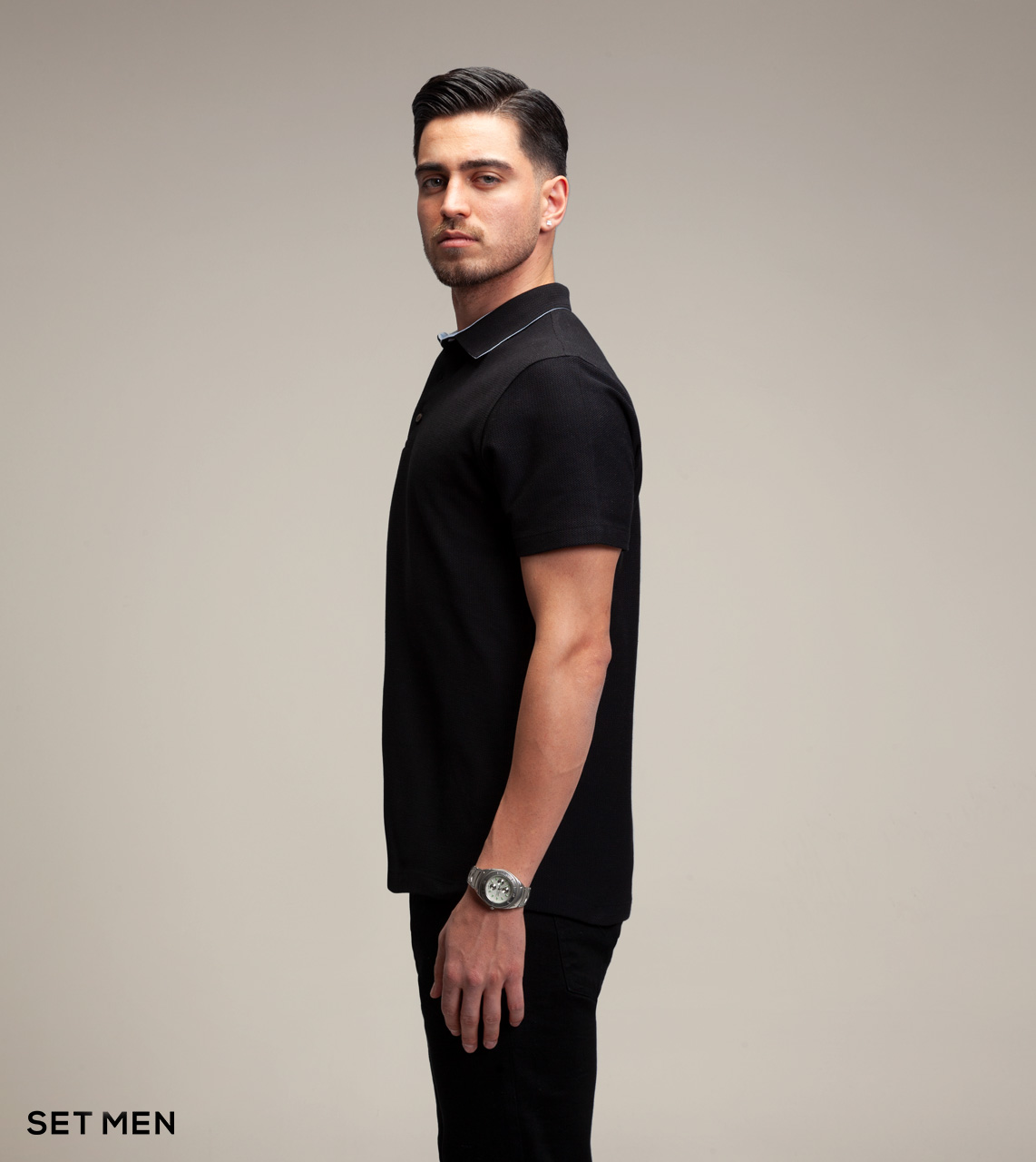 تیشرت یقه دار جناغی