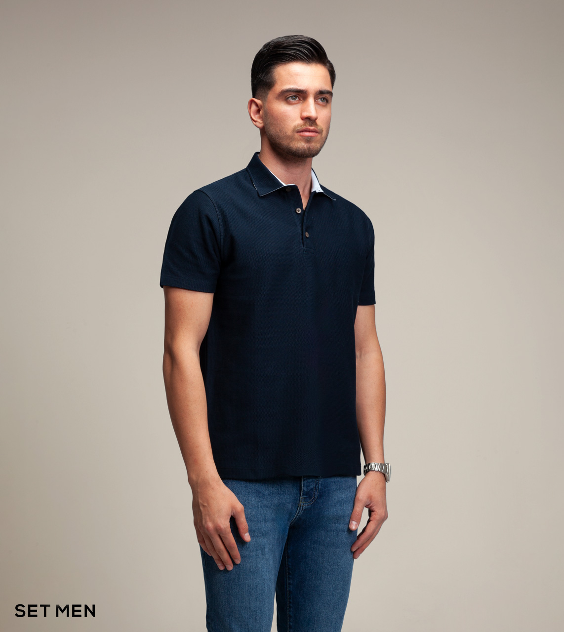 تیشرت یقه دار جناغی