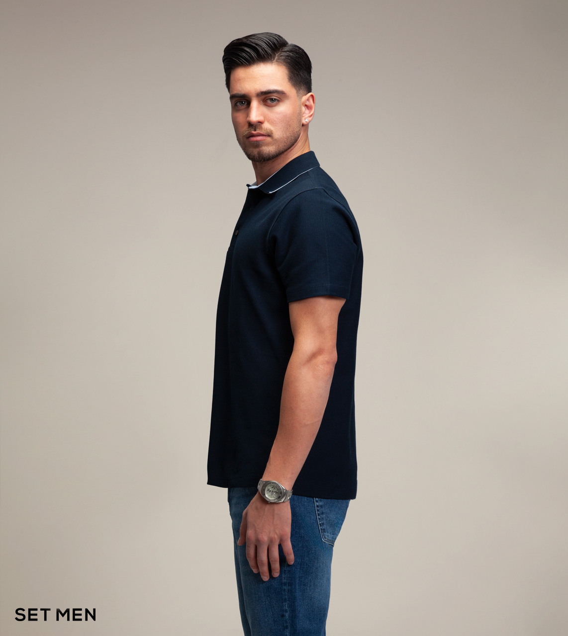 تیشرت یقه دار جناغی