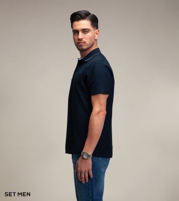 تیشرت یقه دار جناغی