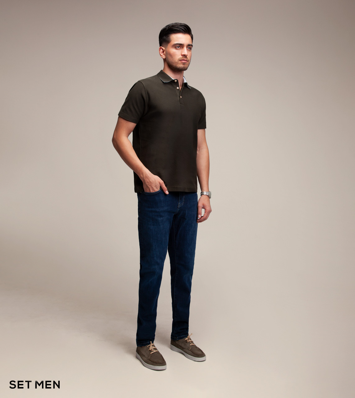 تیشرت یقه دار جناغی