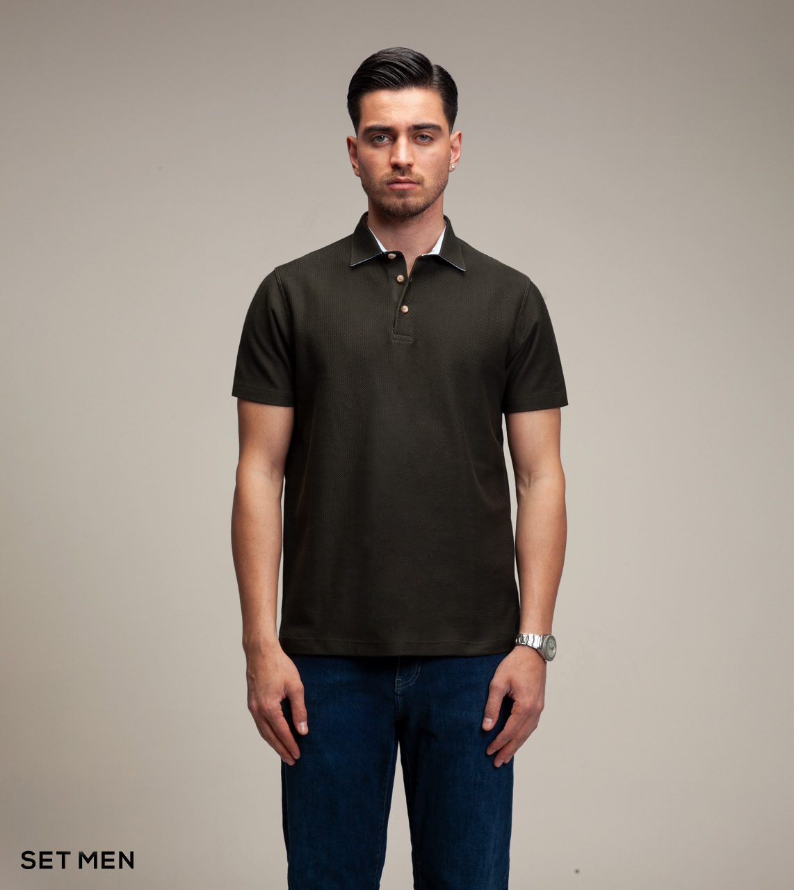 تیشرت یقه دار جناغی