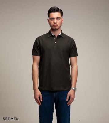 تیشرت یقه دار جناغی