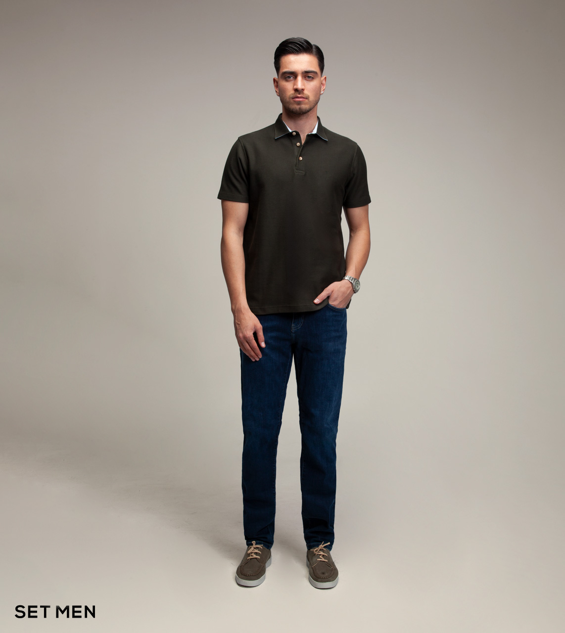 تیشرت یقه دار جناغی