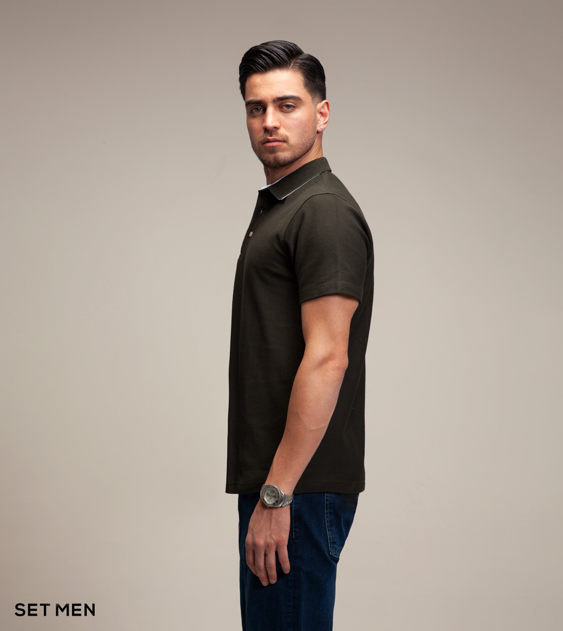 تیشرت یقه دار جناغی