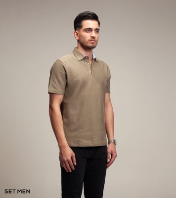 تیشرت یقه دار جناغی