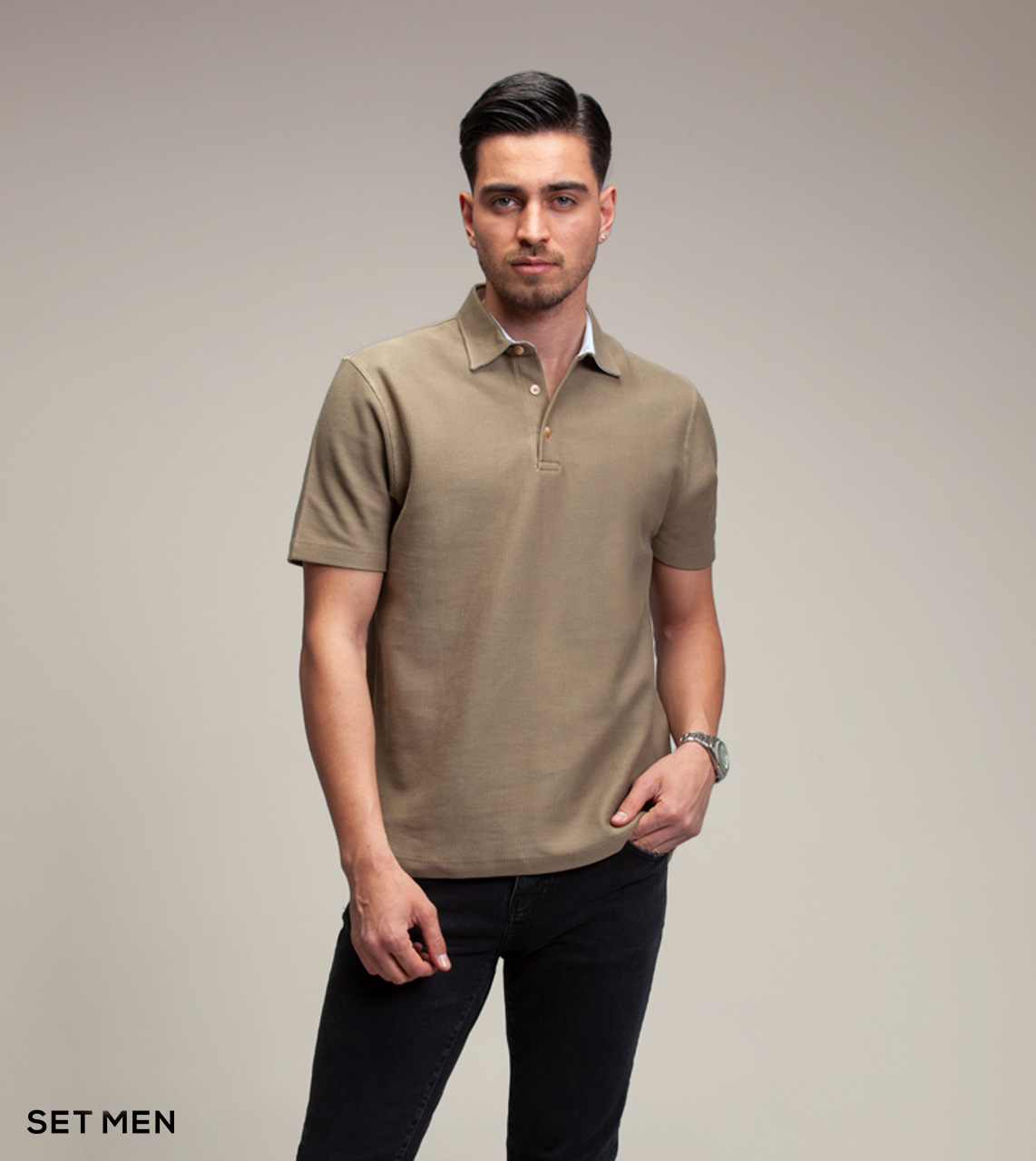 تیشرت یقه دار جناغی