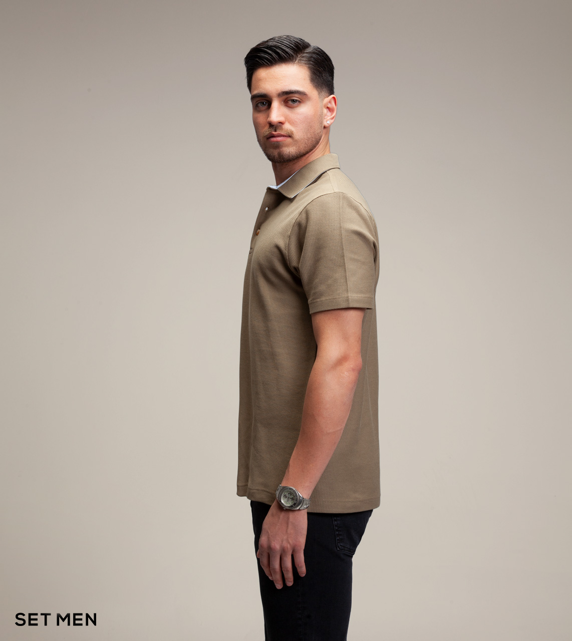 تیشرت یقه دار جناغی