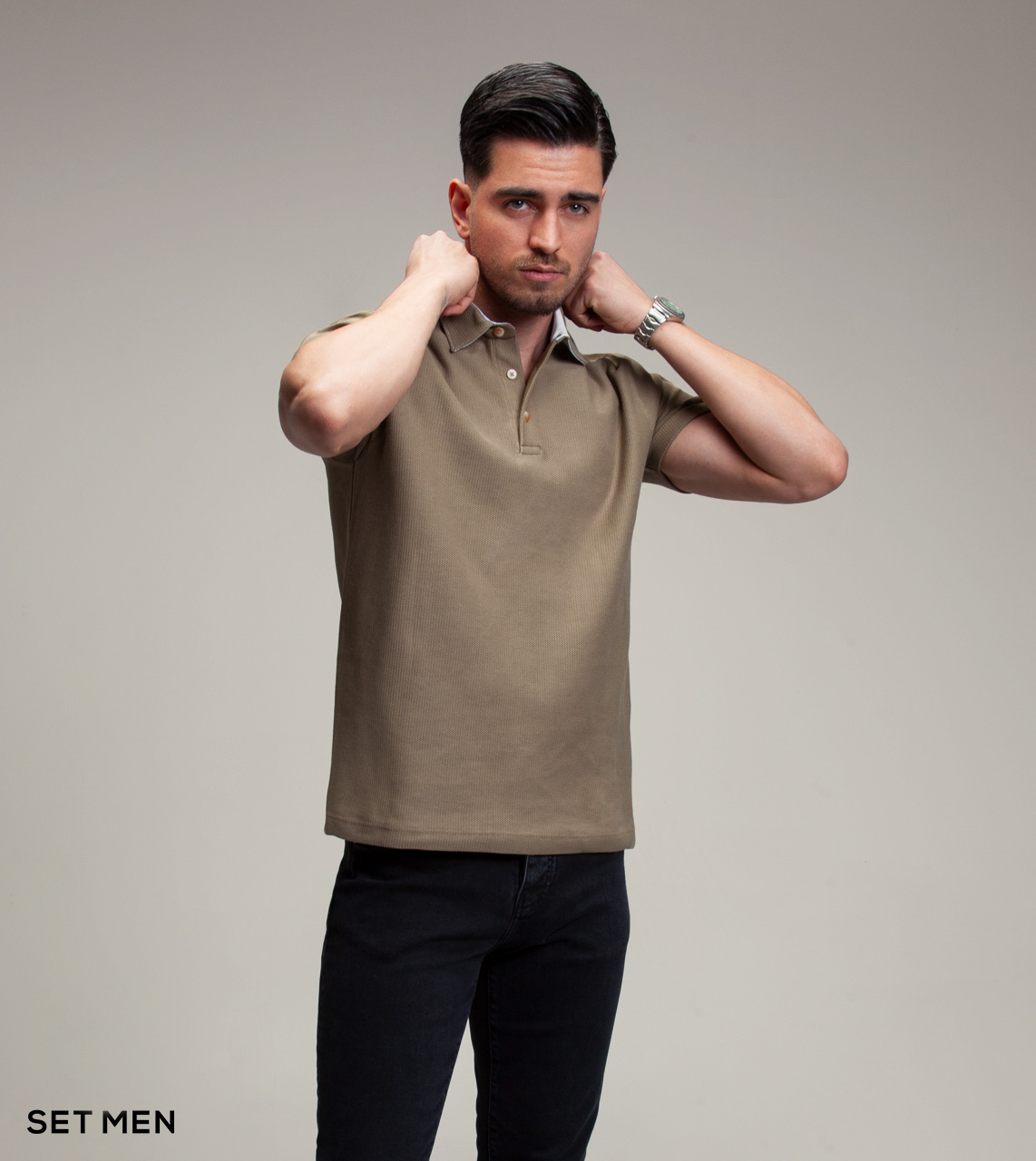 تیشرت یقه دار جناغی