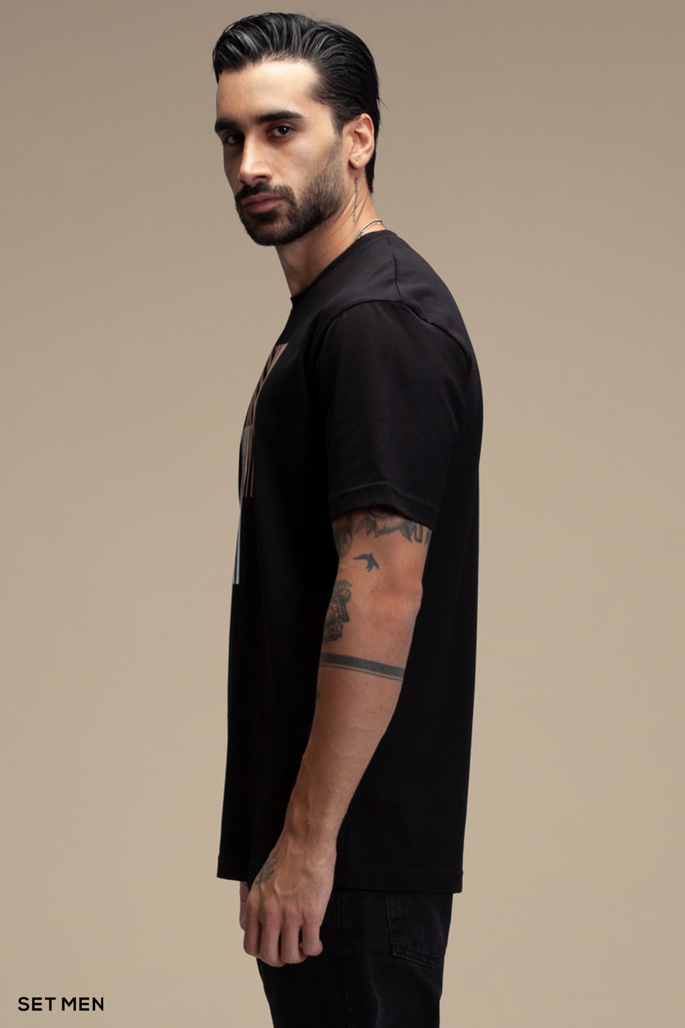 تیشرت یقه گرد مینیمال