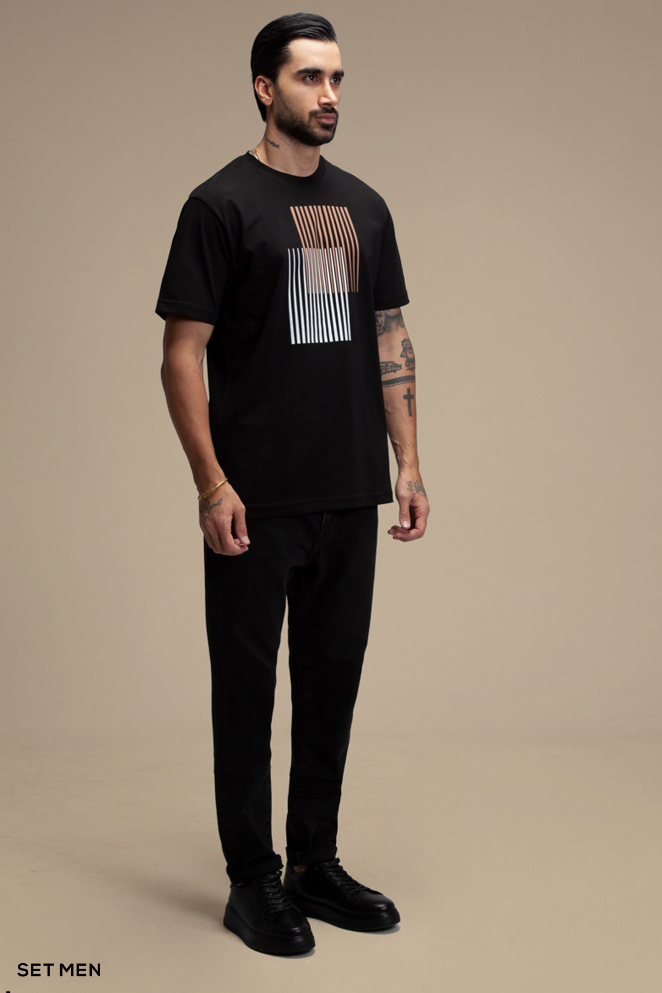 تیشرت یقه گرد مینیمال