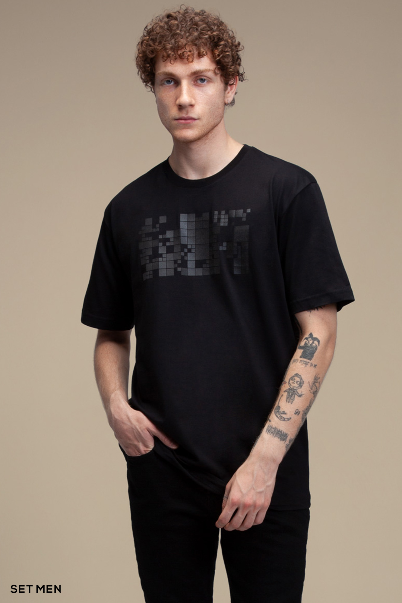 تیشرت مردانه یقه گرد مینیمال