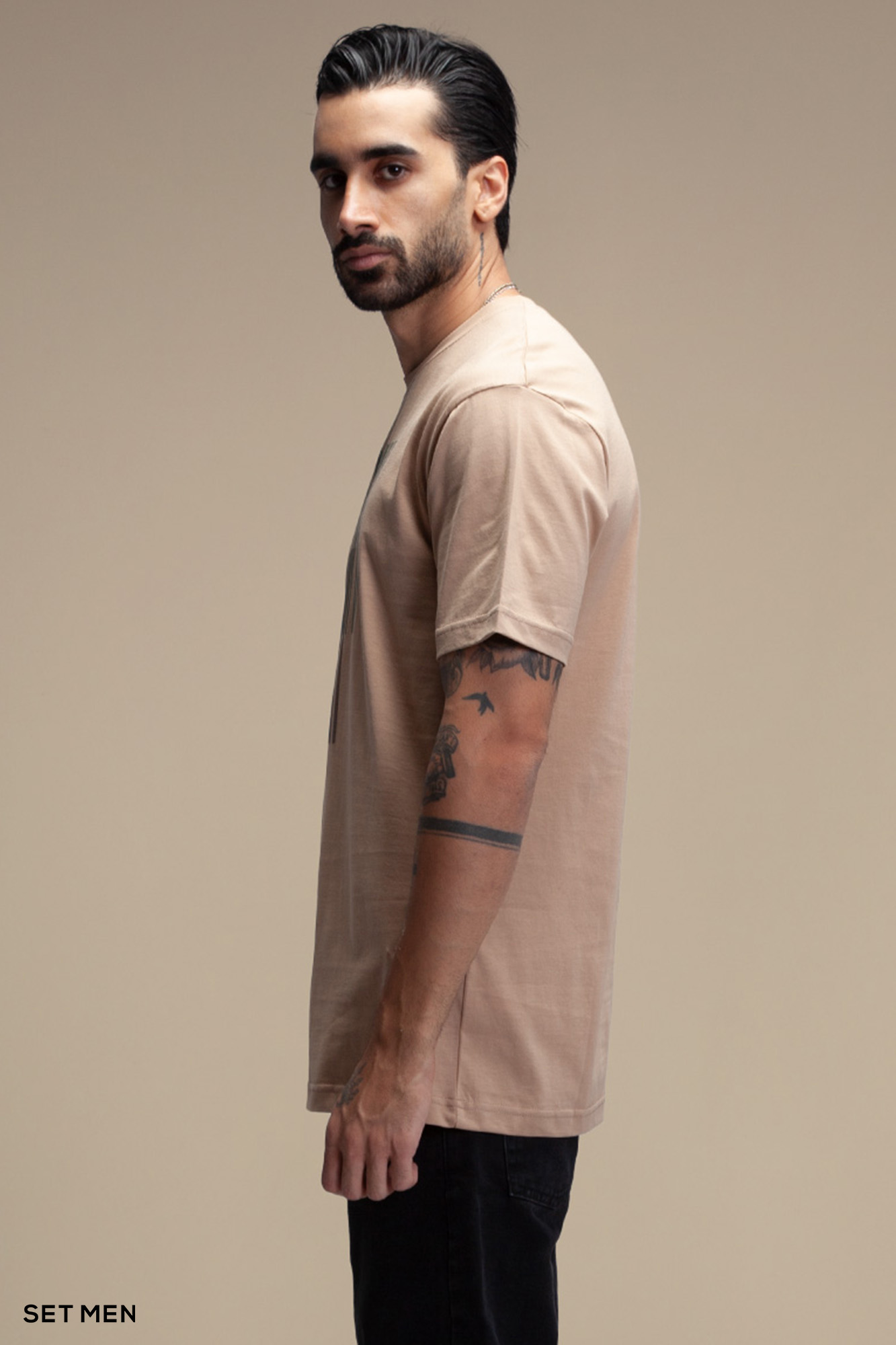 تیشرت یقه گرد مینیمال