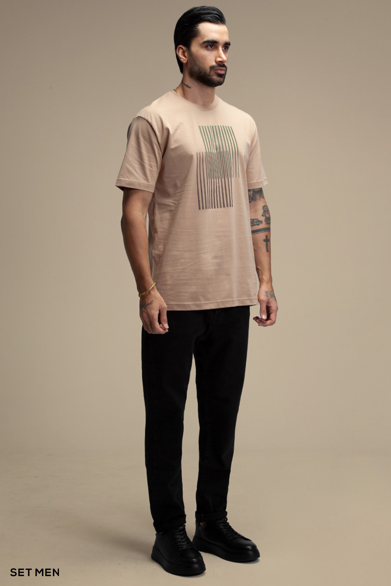 تیشرت یقه گرد مینیمال