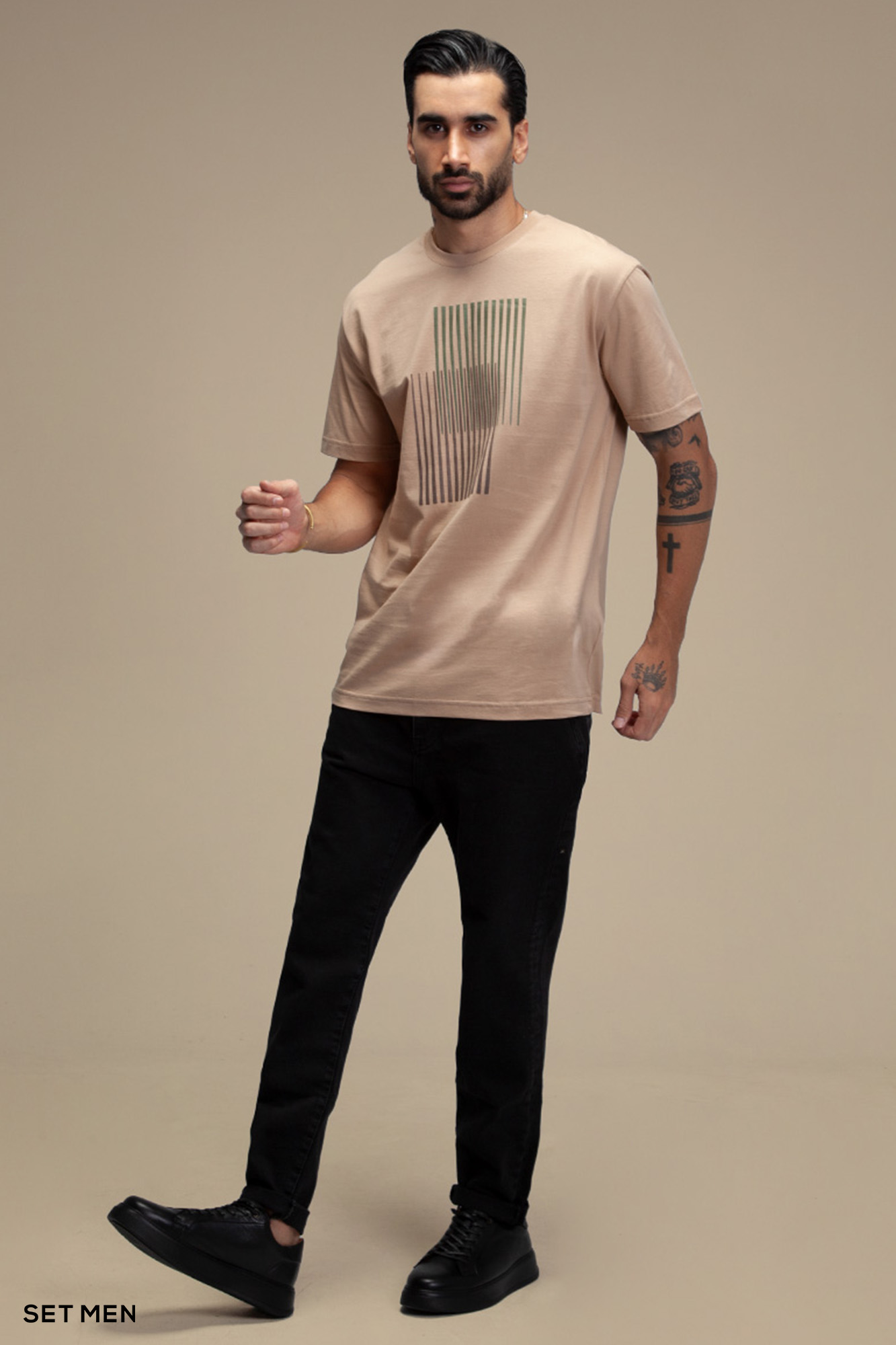 تیشرت یقه گرد مینیمال