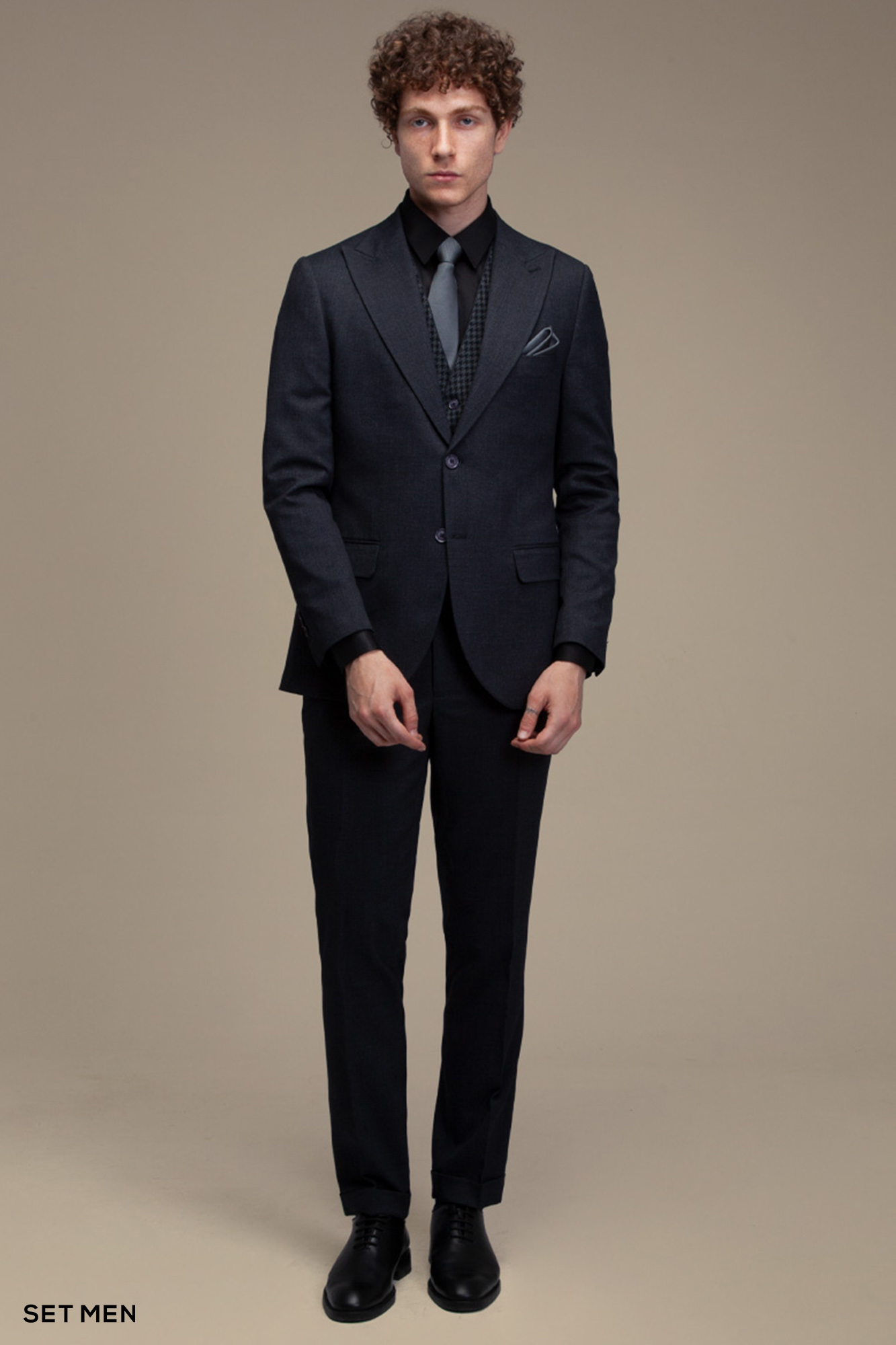 کت و شلوار سه تکه یقه بلیزر دو دکمه