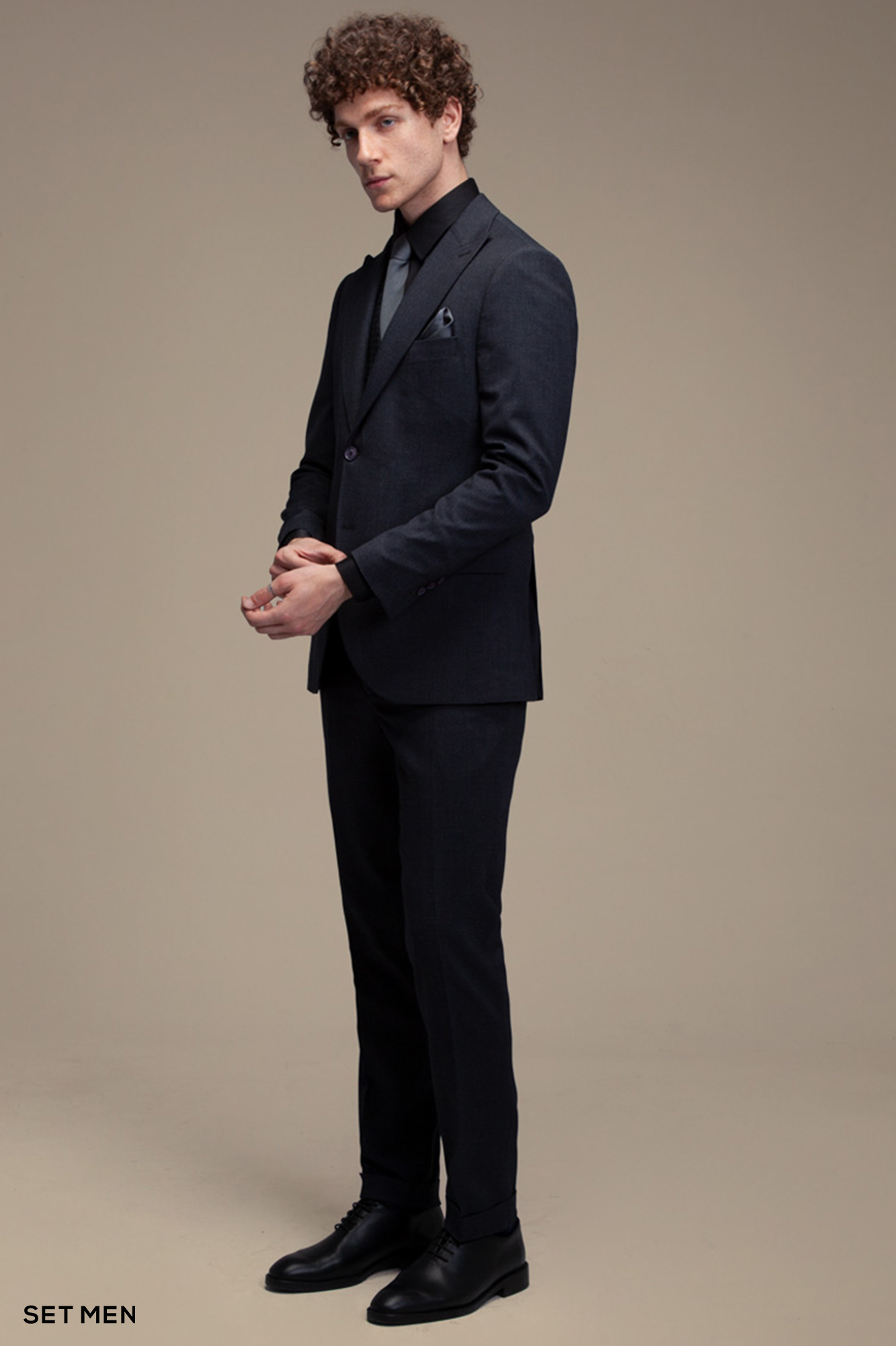 کت و شلوار سه تکه یقه بلیزر دو دکمه