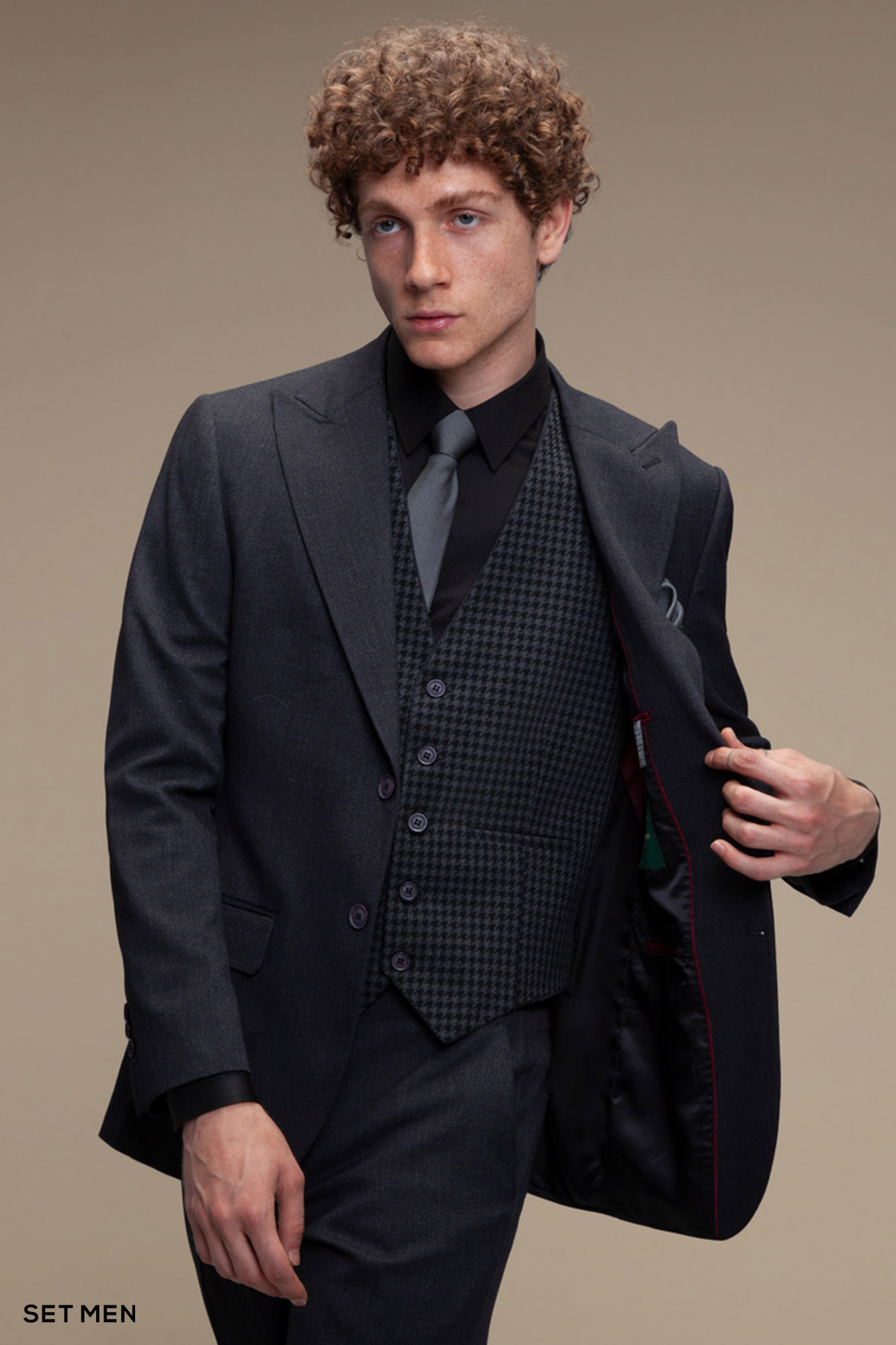 کت و شلوار سه تکه یقه بلیزر دو دکمه