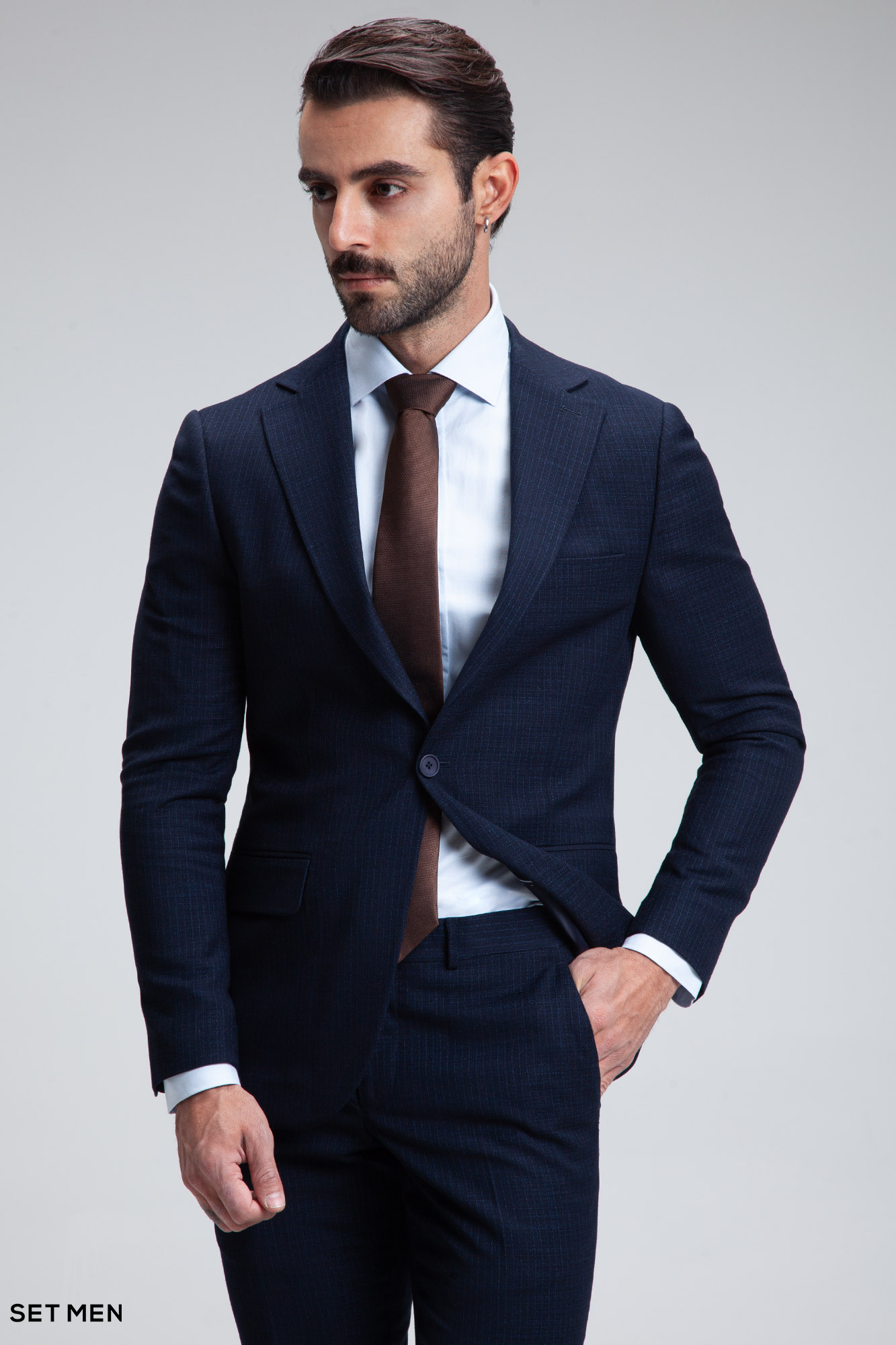 کت و شلوار مردانه دوتکه یقه انگلیسی تک دکمه دوچاک