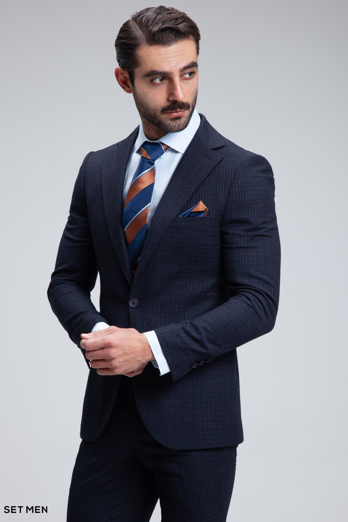 کت و شلوار مردانه دوتکه یقه انگلیسی تک دکمه دوچاک