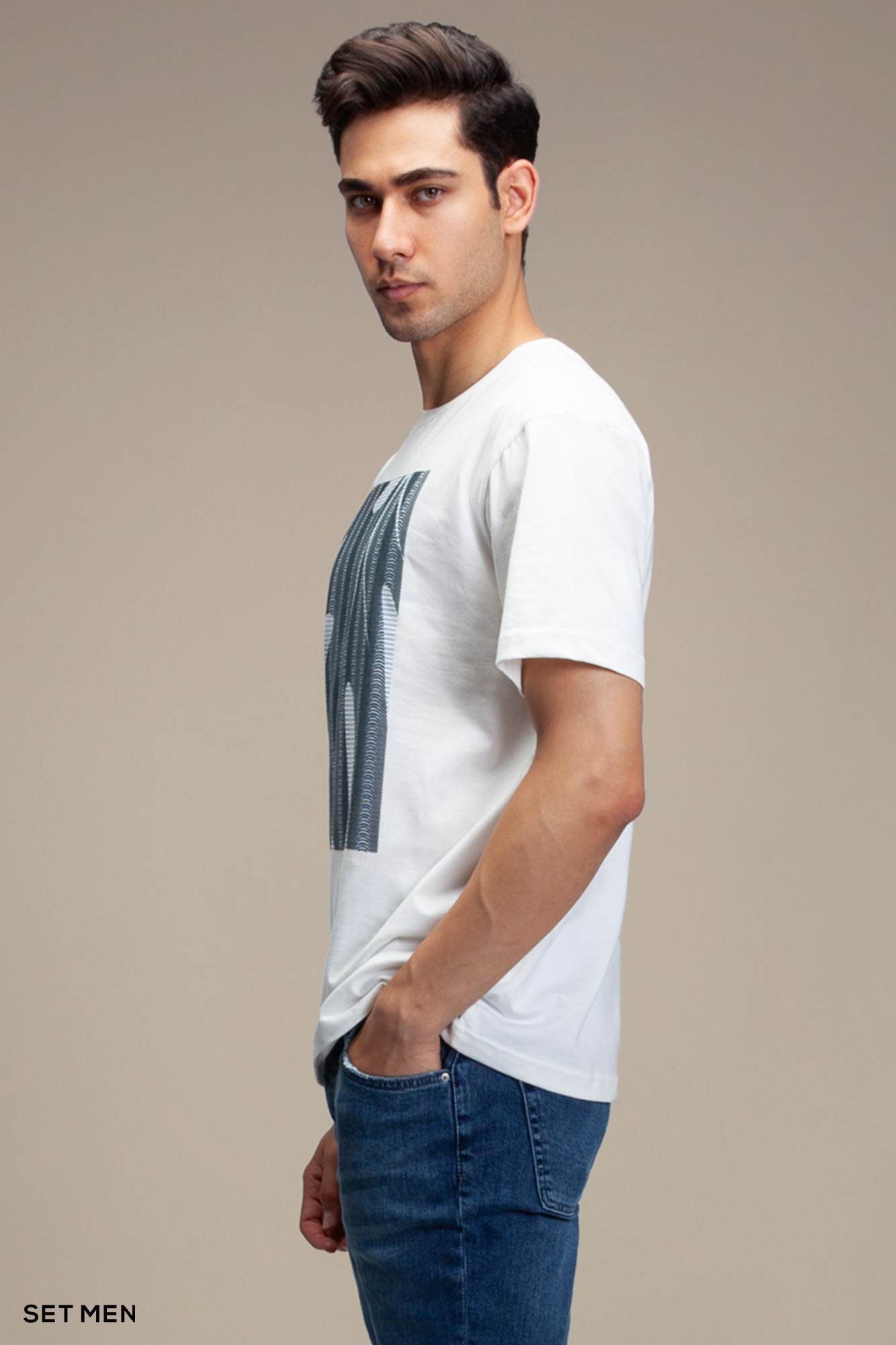 تیشرت طرح مینیمال