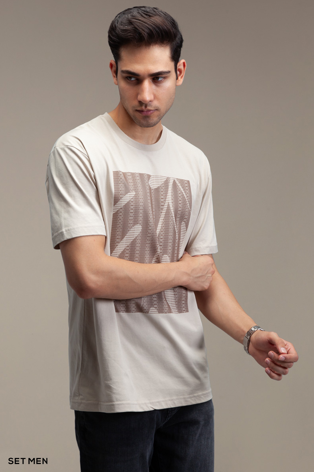 تیشرت طرح مینیمال