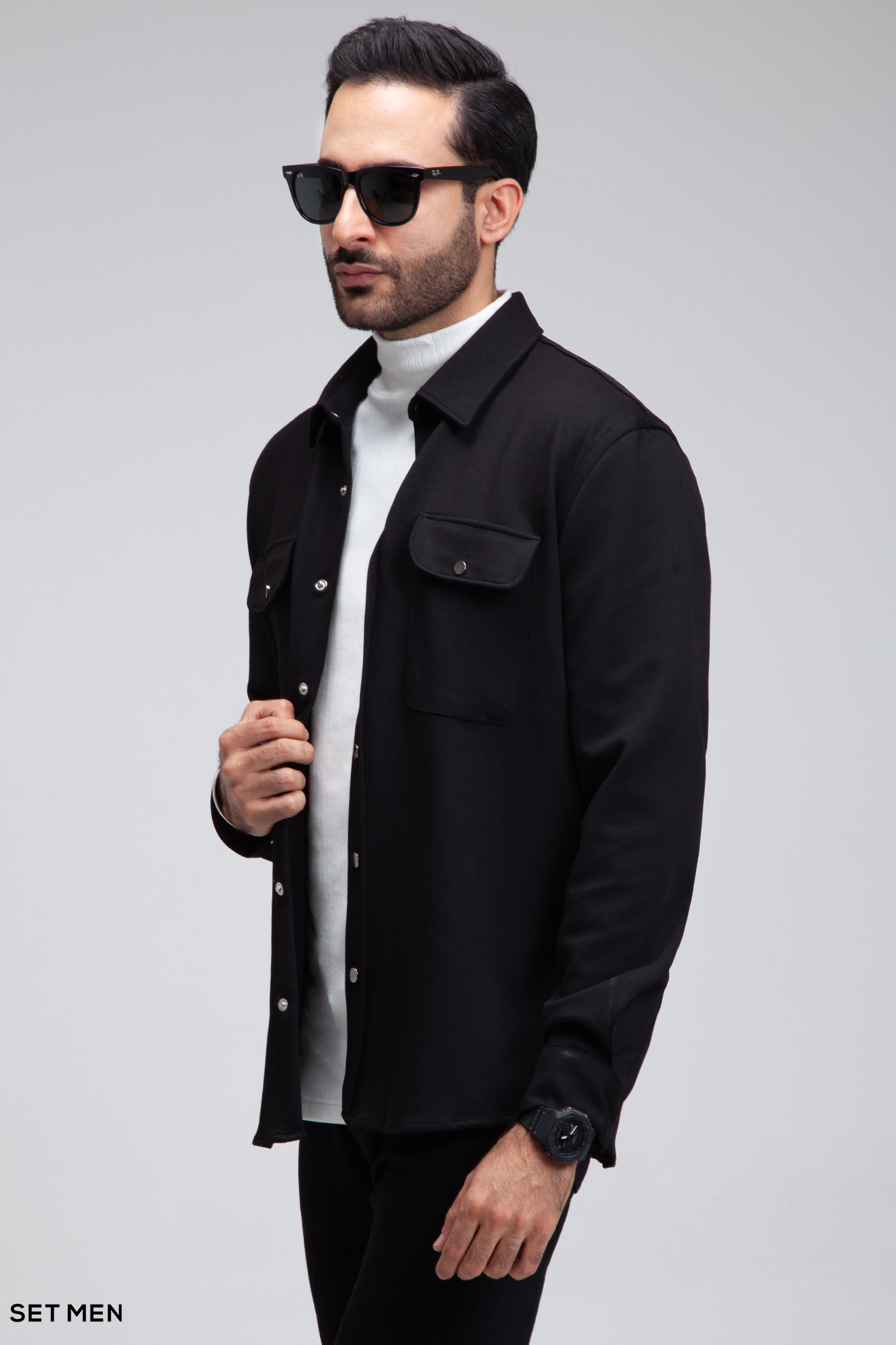 شکت دکمه دار