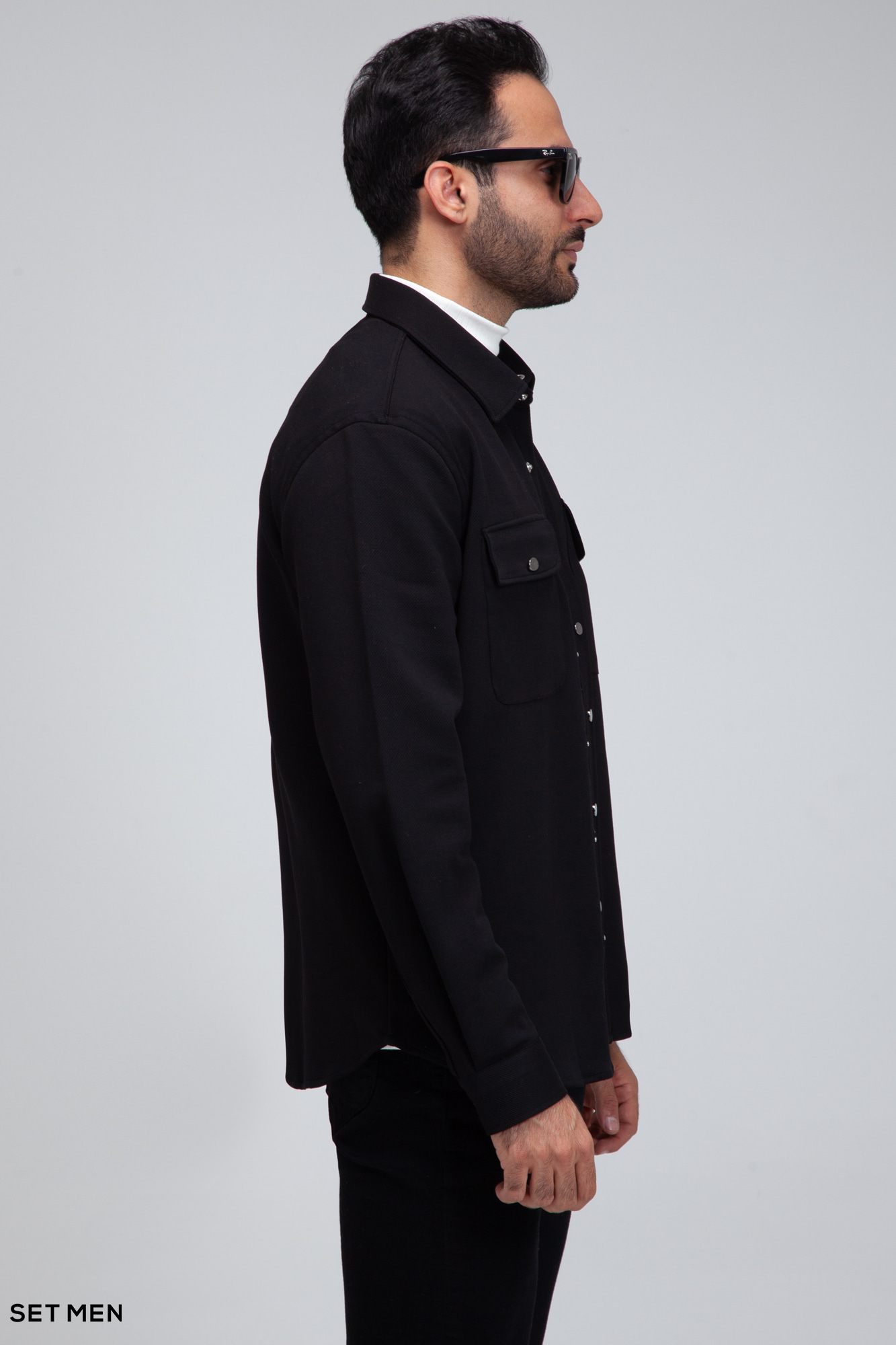 شکت دکمه دار