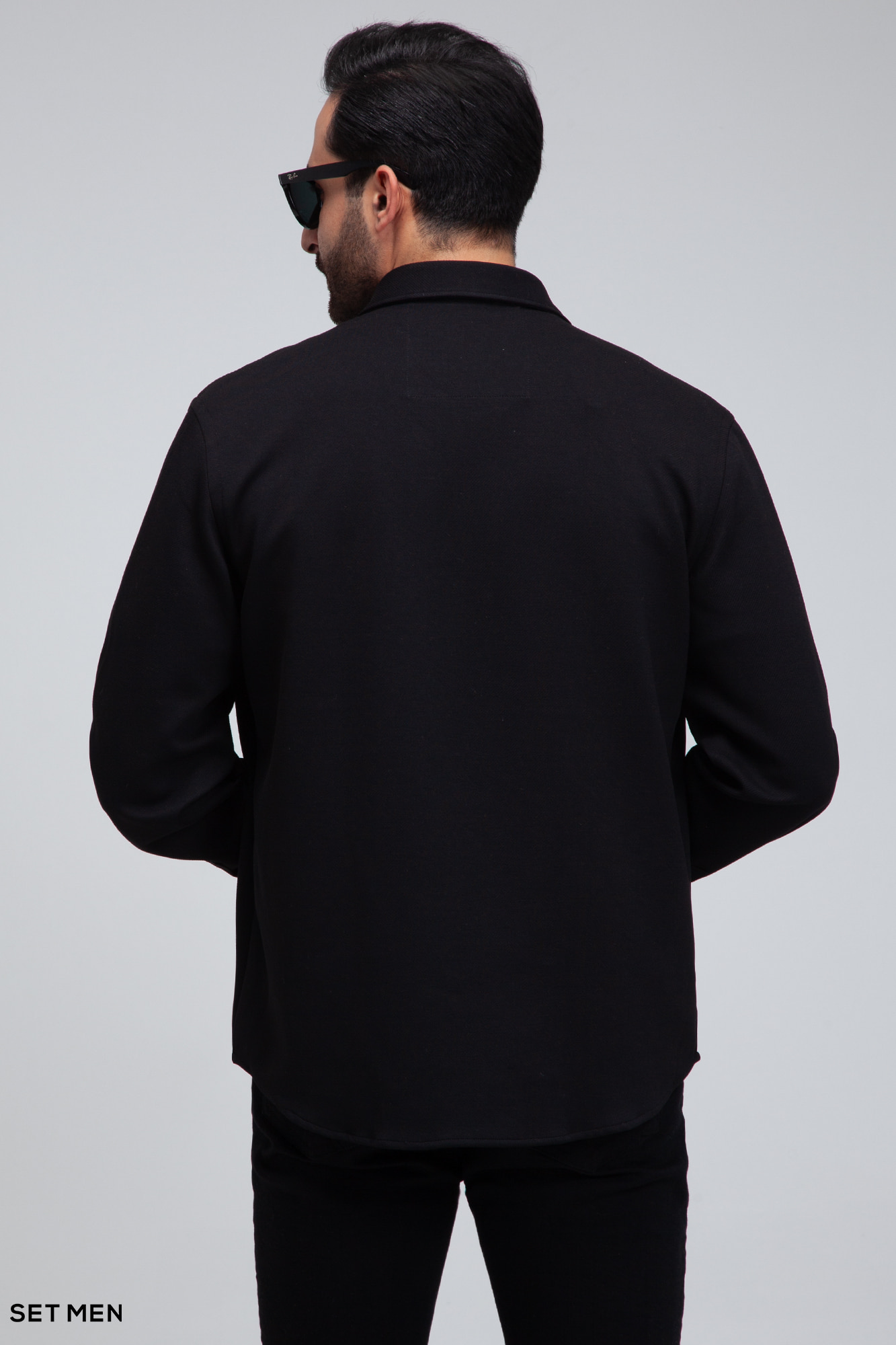 شکت دکمه دار