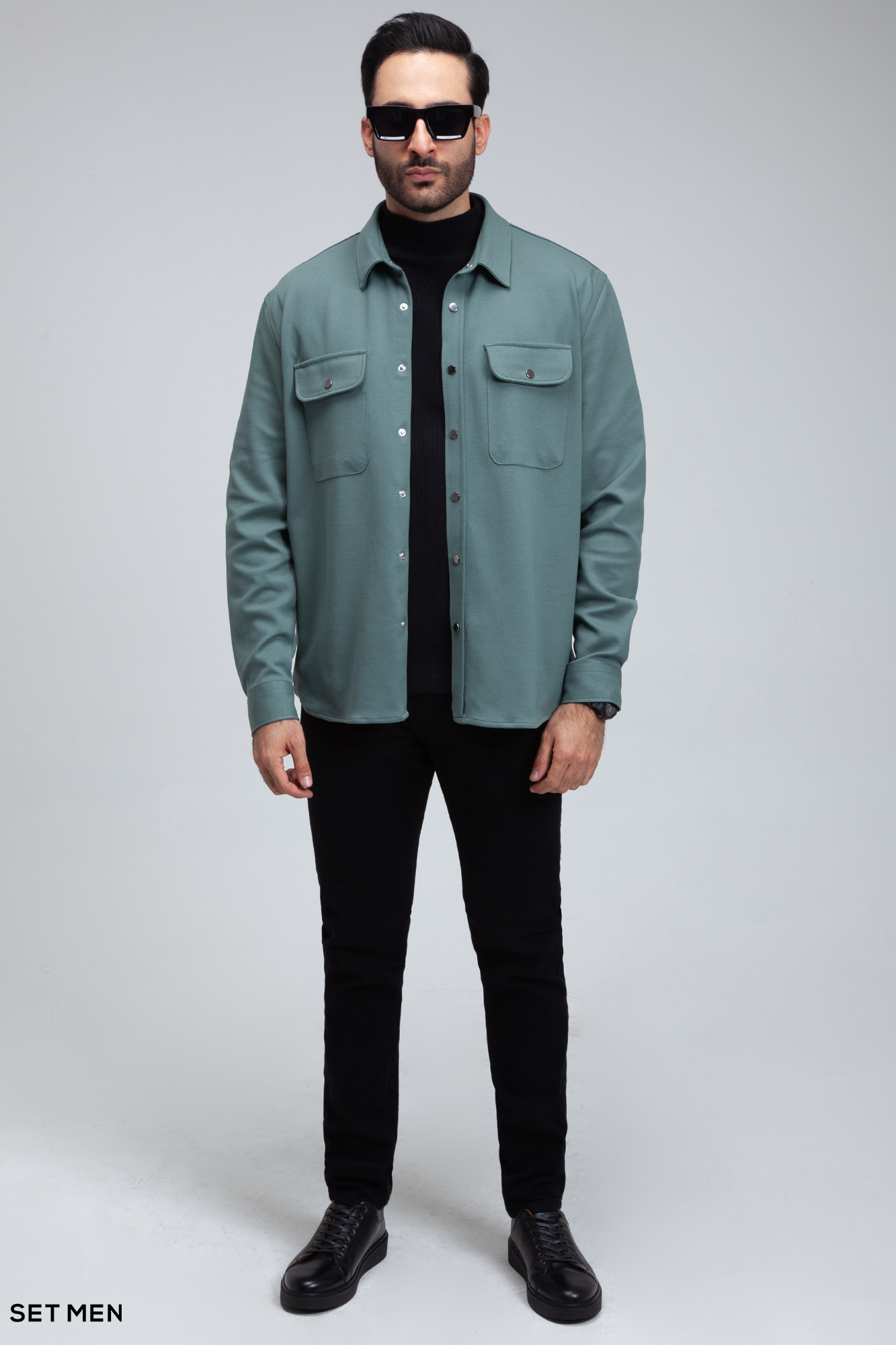 شکت دکمه دار