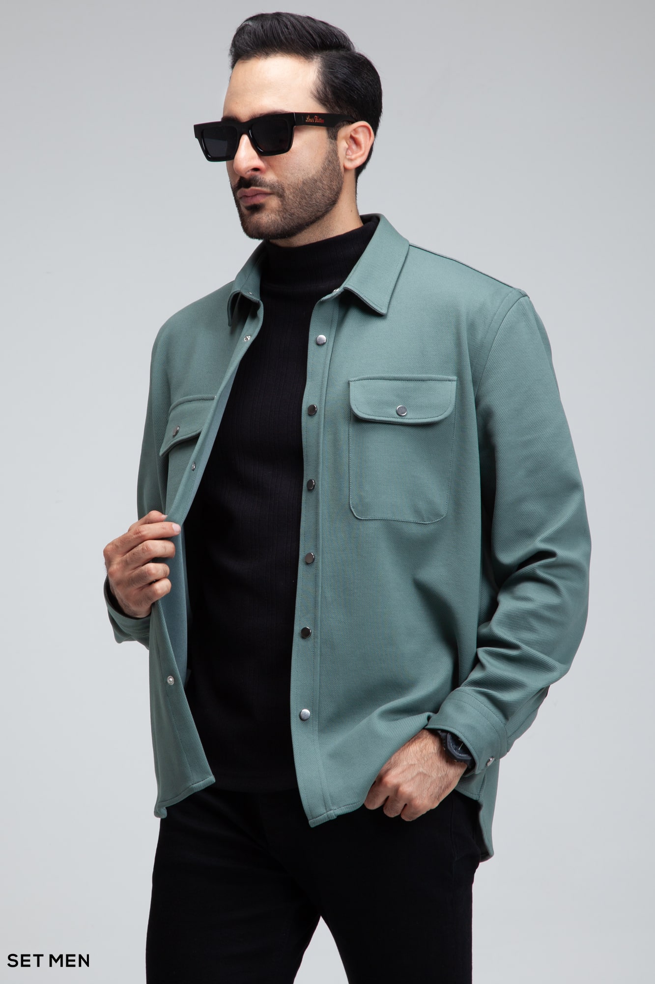 شکت دکمه دار