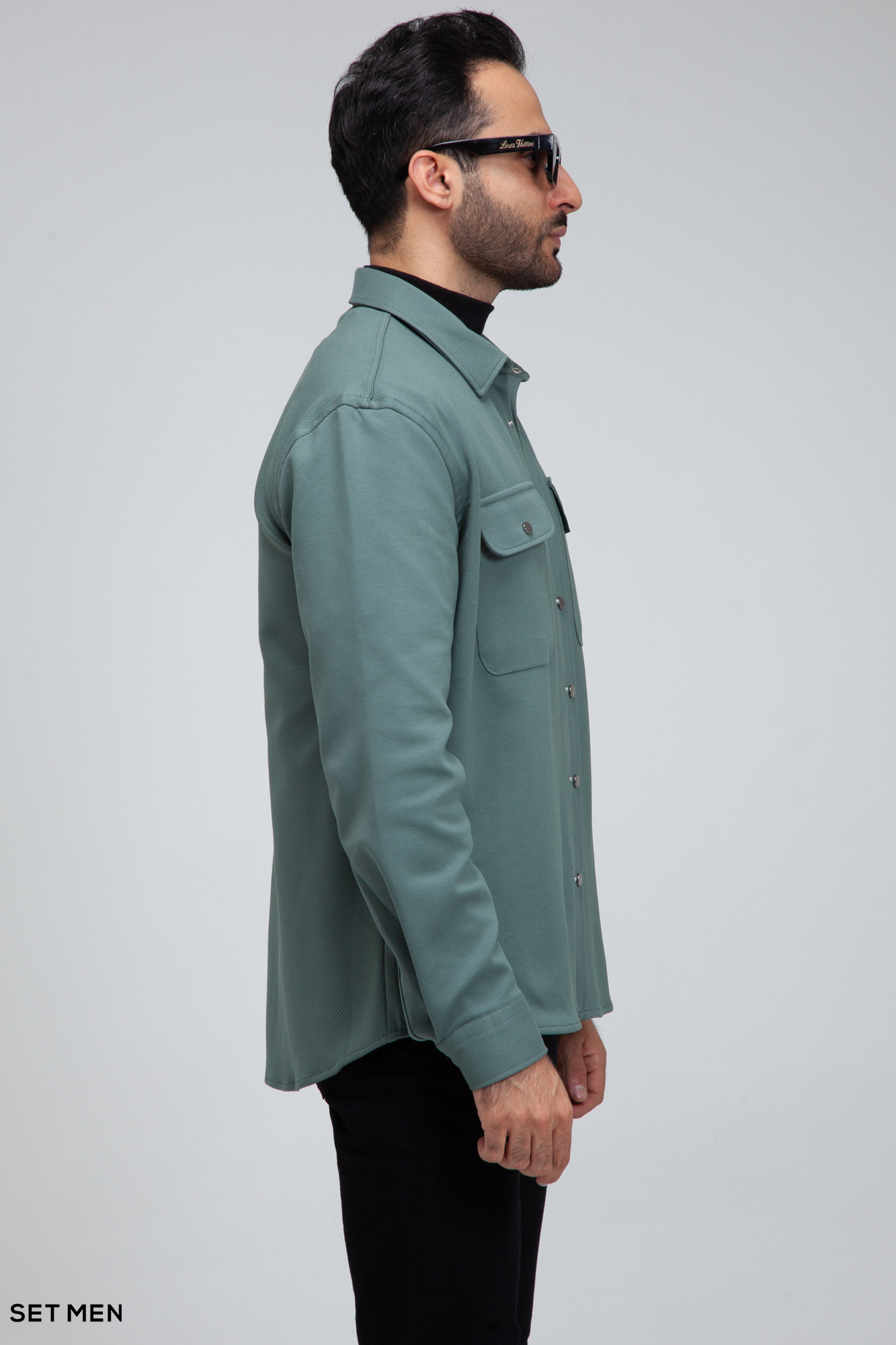 شکت دکمه دار