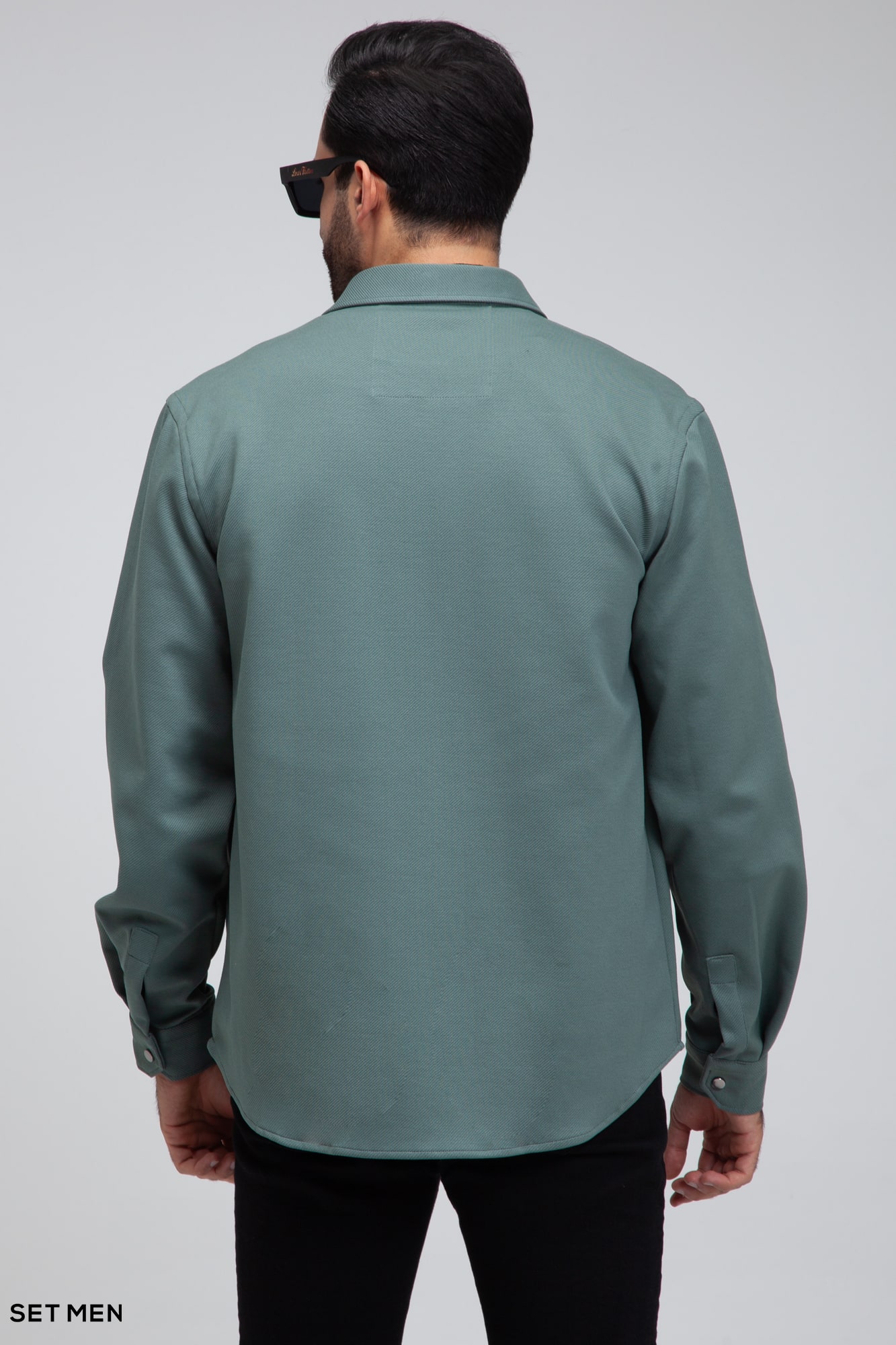 شکت دکمه دار