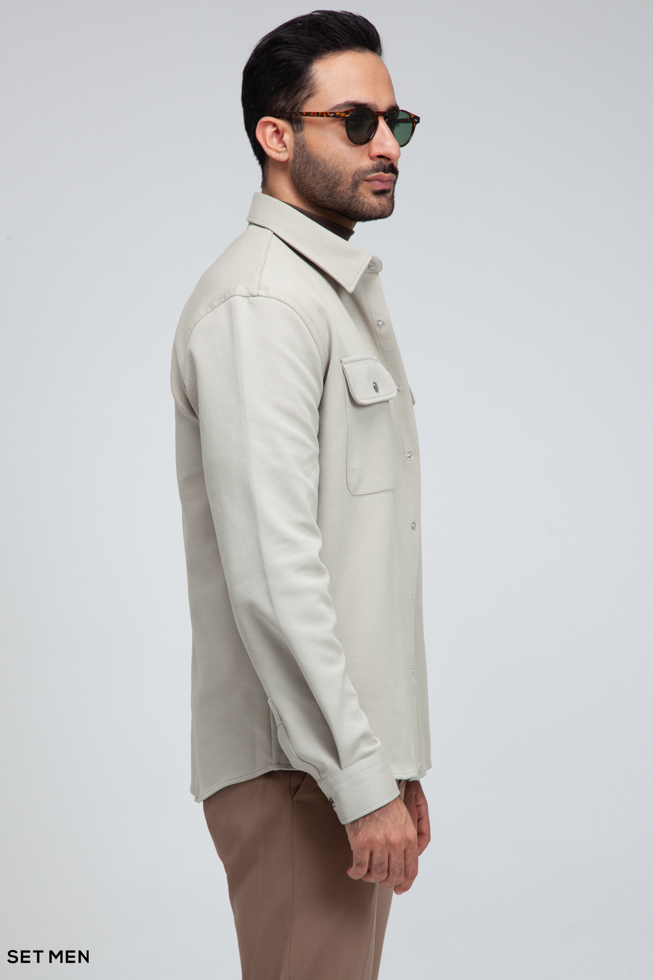 شکت دکمه دار