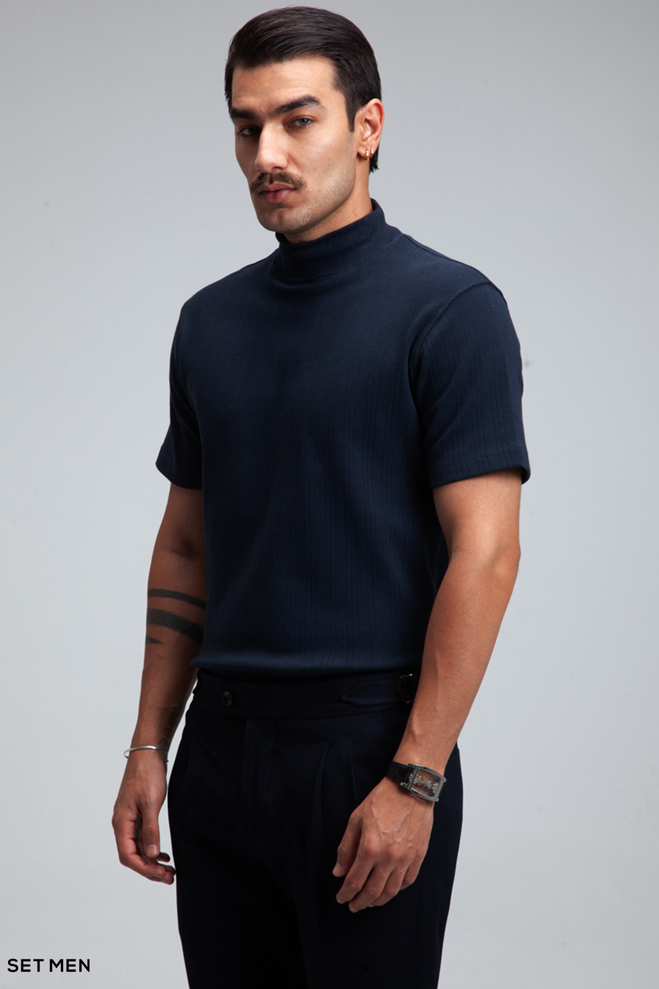 یقه اسکی آستین کوتاه