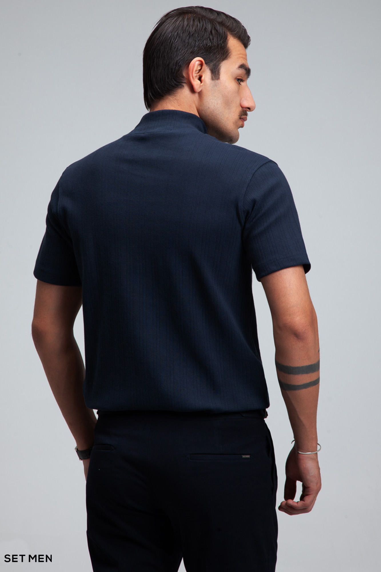 یقه اسکی آستین کوتاه