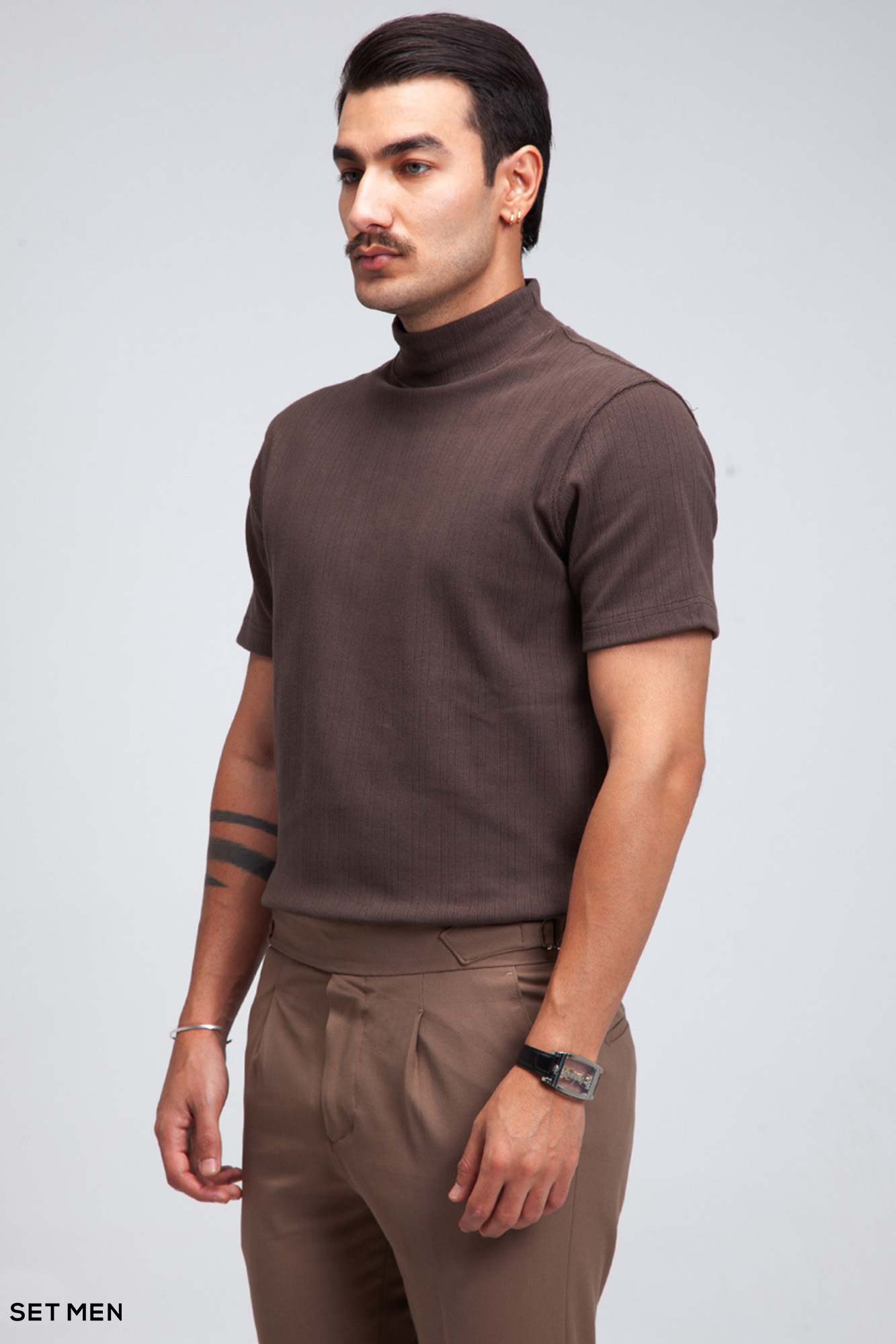 یقه اسکی آستین کوتاه