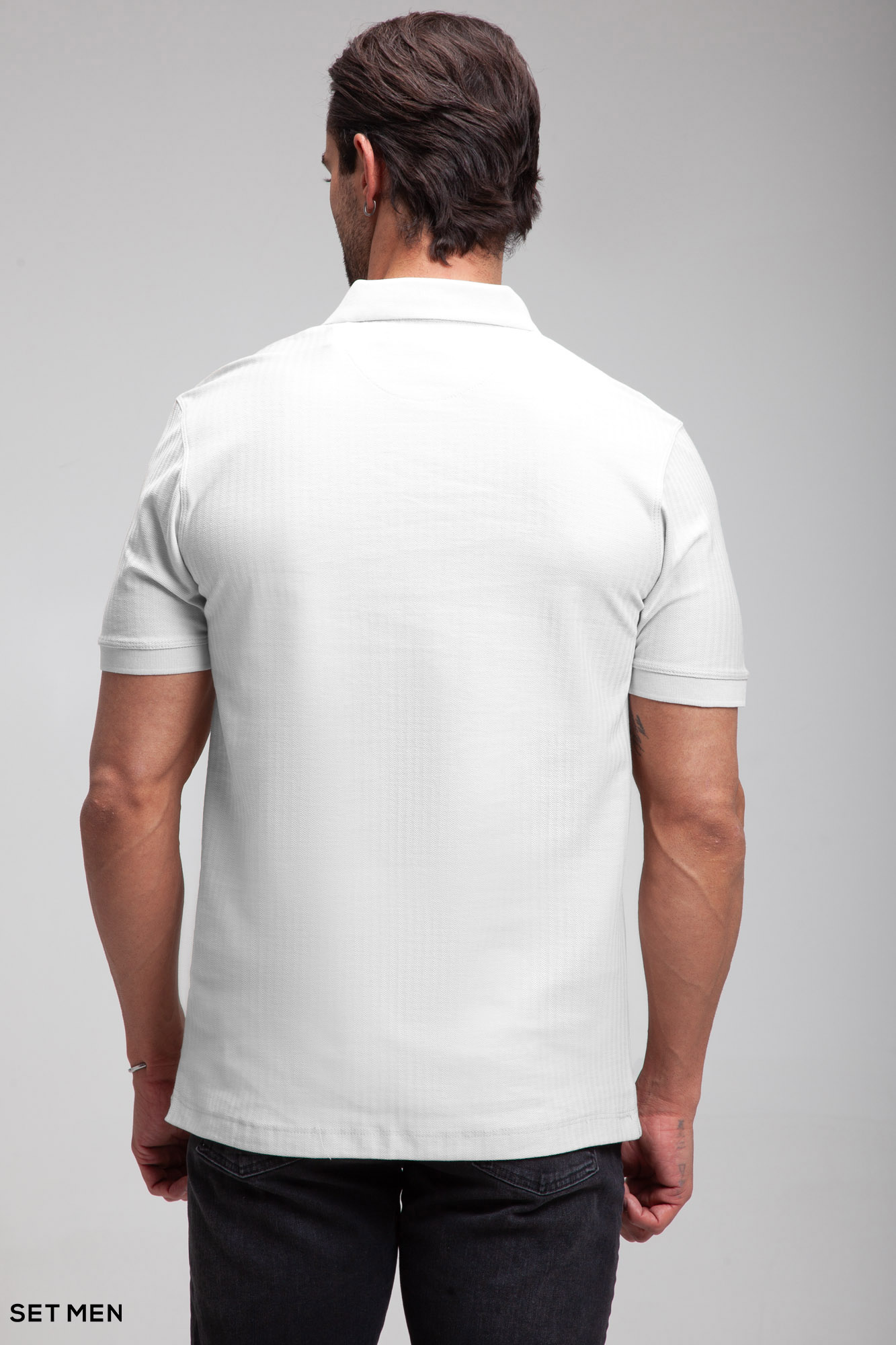 تیشرت یقه دارجناغی